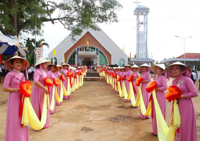 Nhấn vào ảnh để xem kích thước thật
Tên:  vinhhuong_60nam_105.jpg
Lần xem: 5578
Kích thước:  69.2 KB