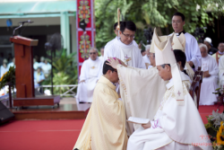 Nhấn vào ảnh để xem kích thước thật
Tên: 2016-08-04_Thanh-le-truyen-chuc-giam-muc-DGMPT-Giuse-Do-Manh-Hung_(48).png
Lần xem: 313
Kích thước: 83.8 KB