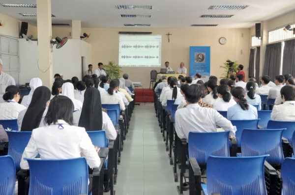 Nhấn vào ảnh để xem kích thước thật
Tên: hoithaothanhnhac1.jpg
Lần xem: 506
Kích thước: 180.7 KB